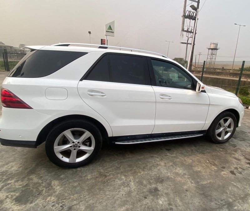 Thumbnail 3 of 2017 Mercedes-Benz GLE-Class